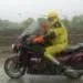 tips aman riding motor saat hujan