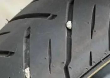 Tips Agar Ban Motor Terhindar dari Kerikil