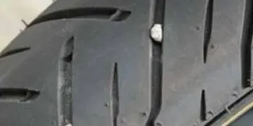 Tips Agar Ban Motor Terhindar dari Kerikil